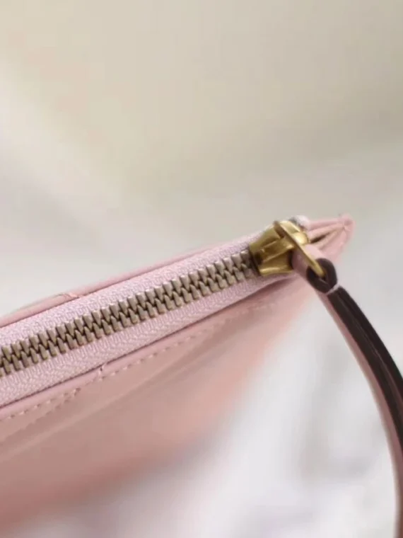 Gucci GG Marmont matelasse leather pouch 476440