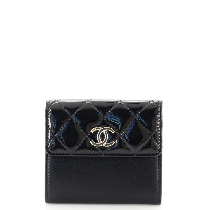 CHANEL 22 SMALL HANDBAG