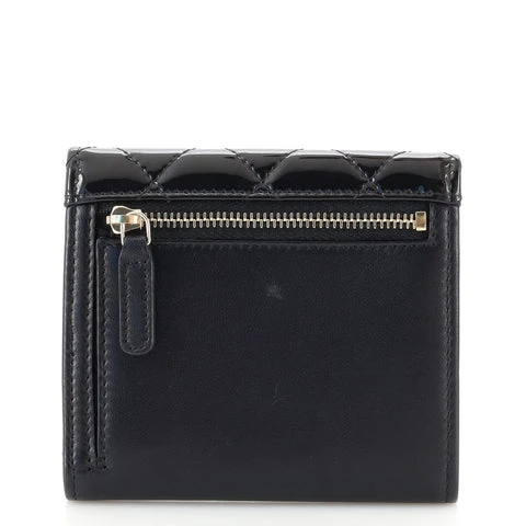 CHANEL 22 SMALL HANDBAG